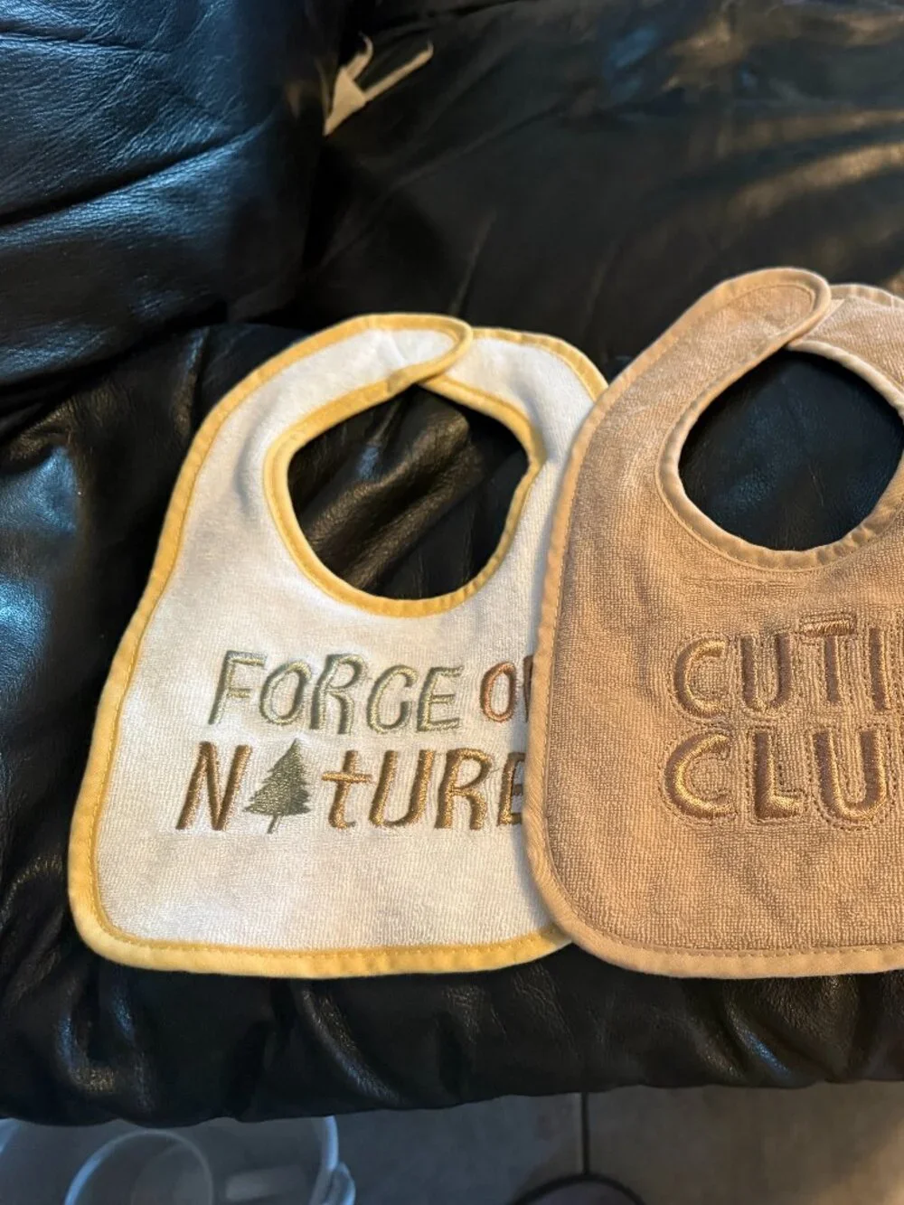 Lot of 3 Terry Cloth Baby Bibs Newborn (005)
